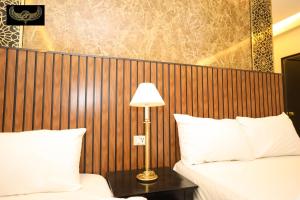 Katil atau katil-katil dalam bilik di Giza Inn view