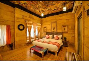 Katil atau katil-katil dalam bilik di Hotel Rang Niwas