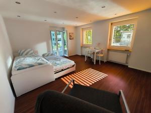Una cama o camas en una habitación de Charmantes Studio in Teufen