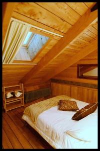 Uma cama ou camas num quarto em gite comme un accord