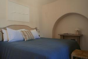 Postel nebo postele na pokoji v ubytování Black Rose Beach Suites