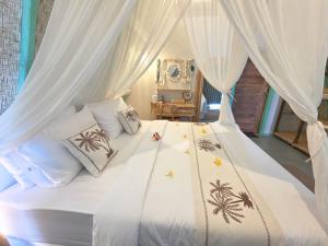 A bed or beds in a room at Secret Triangle