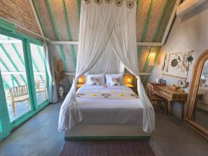 A bed or beds in a room at Secret Triangle
