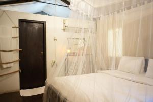 Postel nebo postele na pokoji v ubytování Camp Leopard - Yala Safari Glamping