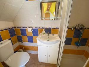 Koupelna v ubytování Apartmány Jedovnice