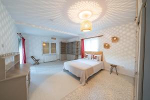 a bedroom with a bed in a room with a ceiling at Villa Shato Turgut Daily Weekly Rentals in Turgut +27 photos