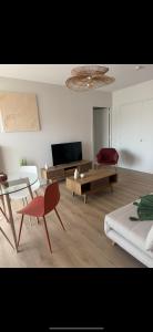 TV a/nebo společenská místnost v ubytování Le Concorde