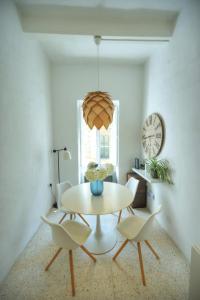 Χώρος καθιστικού στο Charming and stylish duplex townhouse DGUY1-1 +18 φωτογραφίες
