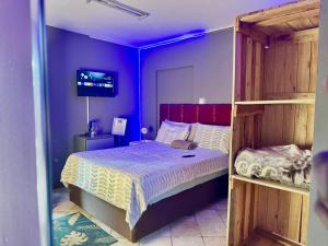 Postel nebo postele na pokoji v ubytování GSpot94-GardenSpot94
