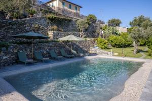 Swimmingpoolen hos eller tæt på VILLA SANTINCIELO - Relax tra Cielo e Mare