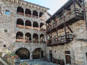 an old stone building with flower boxes on it at Casa Vanni Dimora storica in Camblione
