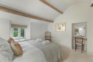 Кровать или кровати в номере Windy Hall Cottage