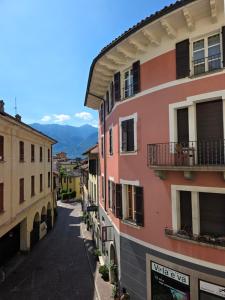 Üldine mäevaade või majutusasutusest Borghese Rooms - Città Vecchia Locarno pildistatud vaade +15 fotot