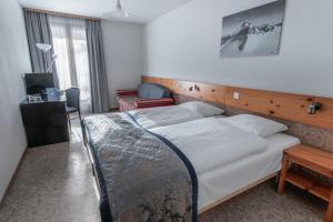 Voodi või voodid majutusasutuse Hôtel Les Sources toas