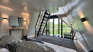Postel nebo postele na pokoji v ubytování Camp Leopard - Yala Safari Glamping