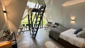 Postel nebo postele na pokoji v ubytování Camp Leopard - Yala Safari Glamping