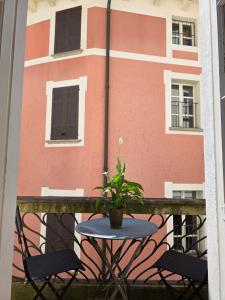 Rõdu või terrass majutusasutuses Borghese Rooms - Città Vecchia Locarno