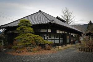 a building with a tree in front of it at THE Aramaki 日本の魅力と伝統が詰まった築200年の古民家 1日1組限定貸切 in Ō-naka