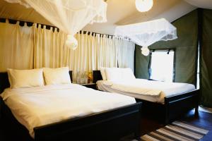 Postel nebo postele na pokoji v ubytování Camp Leopard - Yala Safari Glamping