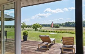 Κήπος έξω από το Amazing Home In Glesborg With Wifi