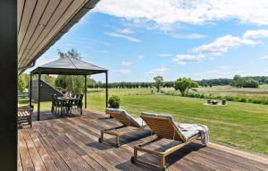 Κήπος έξω από το Amazing Home In Glesborg With Wifi