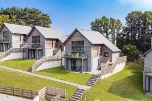 an aerial view of a large house at House 29 in Looe