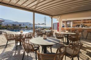 Nespecifikovaný výhled na hory nebo výhled na hory při pohledu z penzionu