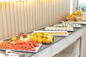 Makanan di atau berdekatan rumah tamu ini