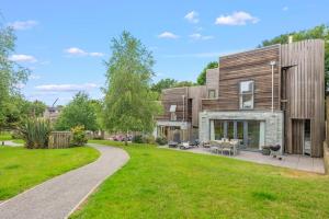 a wooden house with a lawn and a sidewalk at House 3 in Looe