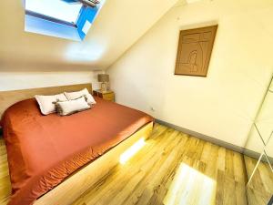 Postel nebo postele na pokoji v ubytování Loft T3 Lumineux - Auch Centre