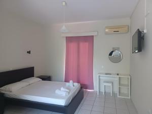 Postel nebo postele na pokoji v ubytování Tassos & Marios Apartments I