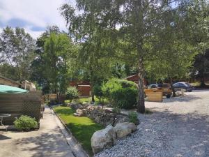 O grădină în afara Grand studio en montagne +2 fotografii