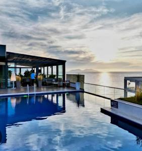 La alberca dentro o cerca de Splendid sea view, great location!