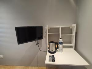 TV a/nebo společenská místnost v ubytování Social House MIL