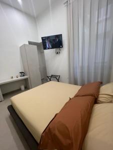 Una televisión o centro de entretenimiento en Dimora Chiaia 209
