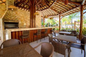 Restaurace v ubytování Villas de Fiji: Bangalô em Condomínio com Piscinas e Praia a Poucos Passos