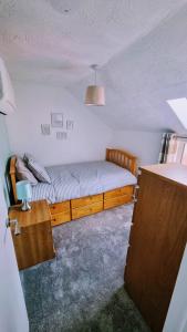 a small bedroom with a bed and a desk at Cosy Cottage in Harvington in Harvington