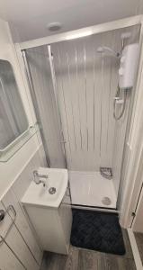 a small bathroom with a shower and a sink at Cosy Cottage in Harvington in Harvington +32 photos