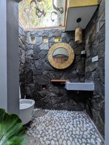 Koupelna v ubytování Nomads Hideaway A Garden Villa Homestay in Matara