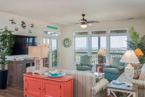 TV a/nebo společenská místnost v ubytování A Pointe Of View