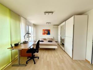 Postel nebo postele na pokoji v ubytování Wohnung mit Klimaanlage Zürich & Airport nah
