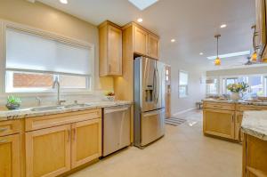 Kuchyň nebo kuchyňský kout v ubytování Beach Park Getaway Beach Park Getaway Completely remodeled, spacious 1 bedroom, 1 bath + 15 fotografií