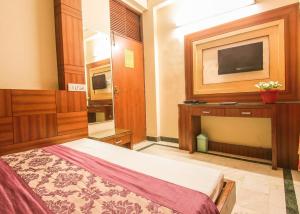 Postel nebo postele na pokoji v ubytování Hotel Paradise - New Delhi