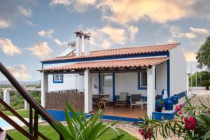 a small white house with a roof at Casas Porta Alegre in Portalegre