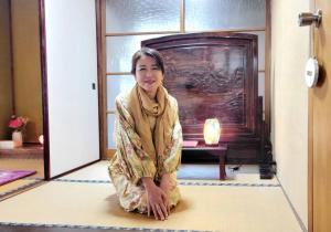 a young boy sitting on the floor in a room at KAIUN海雲川越 kaiunkawagoe in Kawagoe