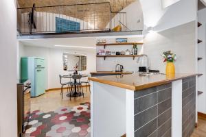 Cucina o angolo cottura di Casa Valentina - Oasi di tranquillità e stile a Testaccio