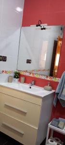 Bilik mandi di Red Apartamento