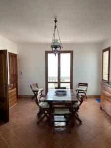 a dining room with a table and chairs at Appartamento con vista mozzafiato a due passi dal centro in Favignana +13 photos