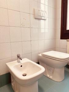a bathroom with a toilet and a sink at Venice Cappucina Guest House in Venice +16 photos