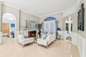 Μια τηλεόραση ή/και κέντρο ψυχαγωγίας στο Family 4BR Escape Pool Arcade Sleeps 12 L57